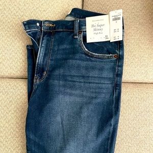 Abercrombie & Fitch
NWT never been worn
Super Skinny High Rise
Thick & stretchy